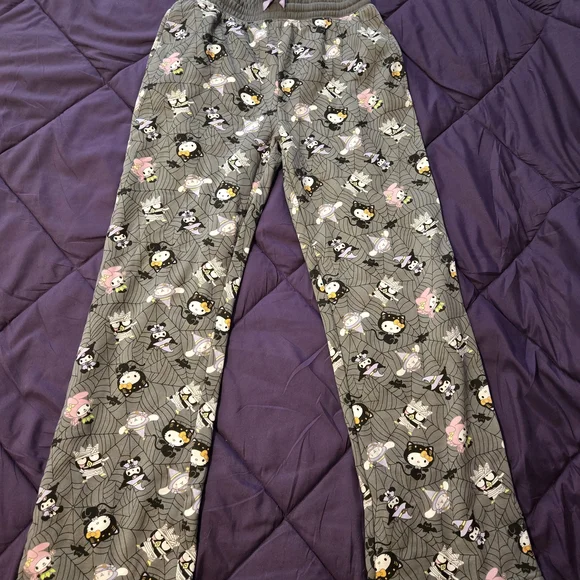 Halloween Sanrio Gray and Purple Hello Kitty Sweat Set - Picture 5 of 7